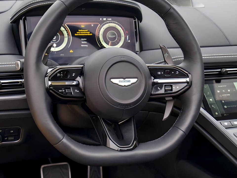 Aston Martin DB12 Volante (4)