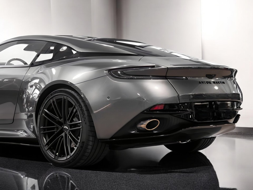 Aston Martin DB12 V8 Coupe - foto 10