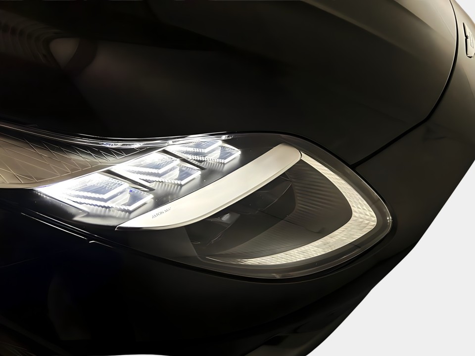 Aston Martin DB12 - foto 26