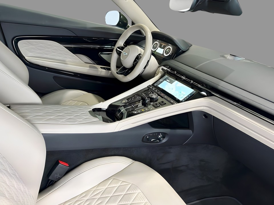 Aston Martin DB12 - foto 13
