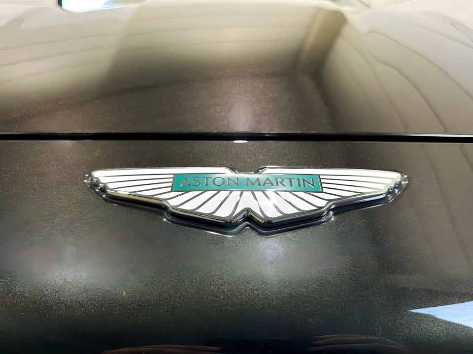 Aston Martin DB12 - foto 24