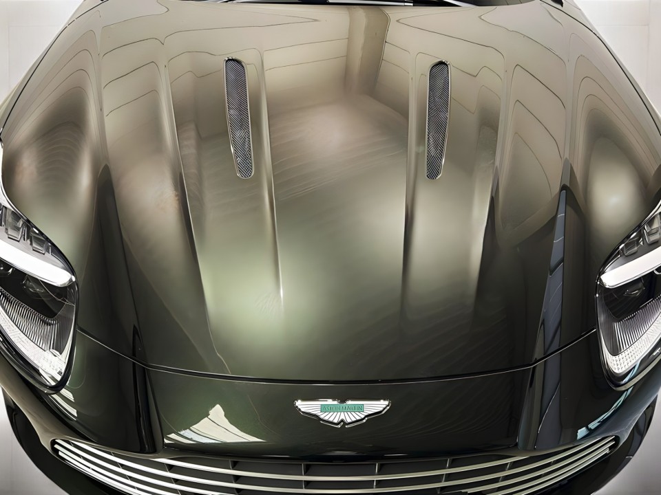 Aston Martin DB12 - foto 30