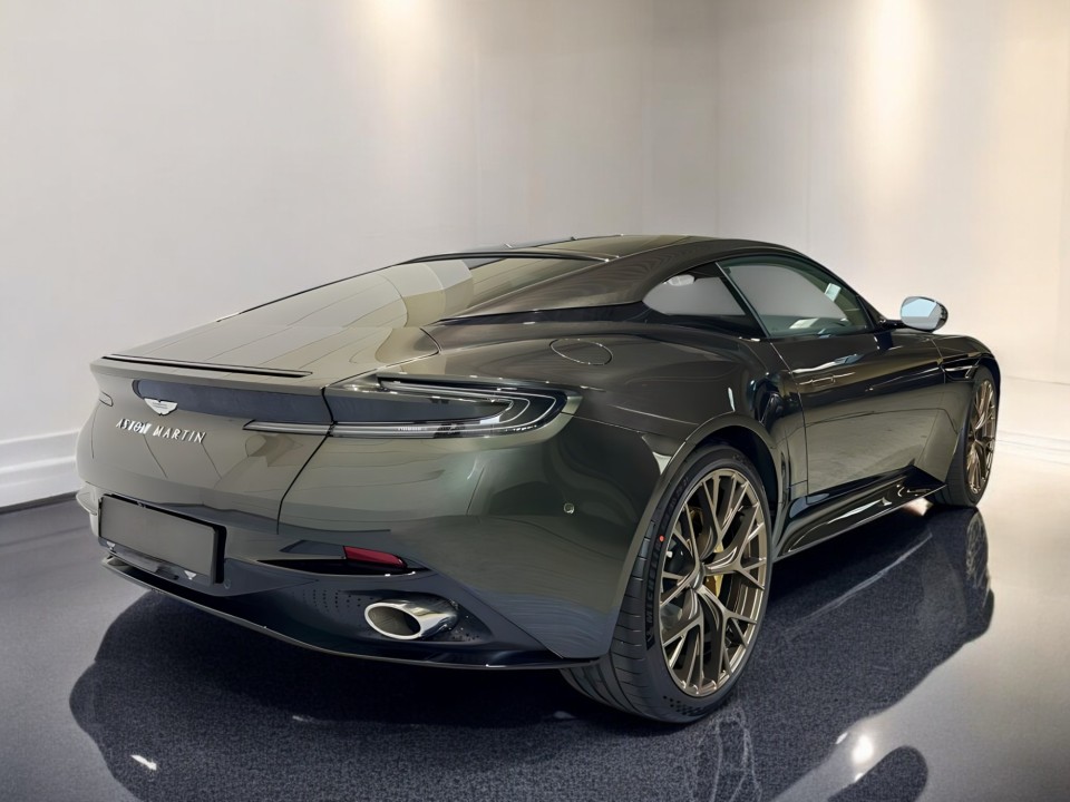 Aston Martin DB12 (3)
