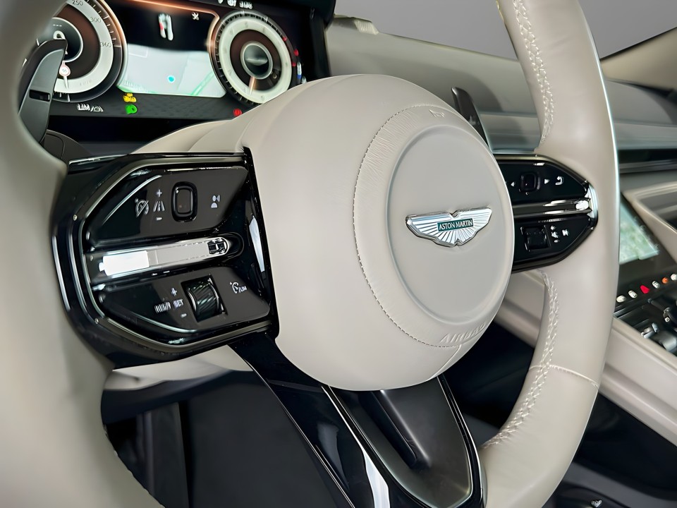 Aston Martin DB12 - foto 9