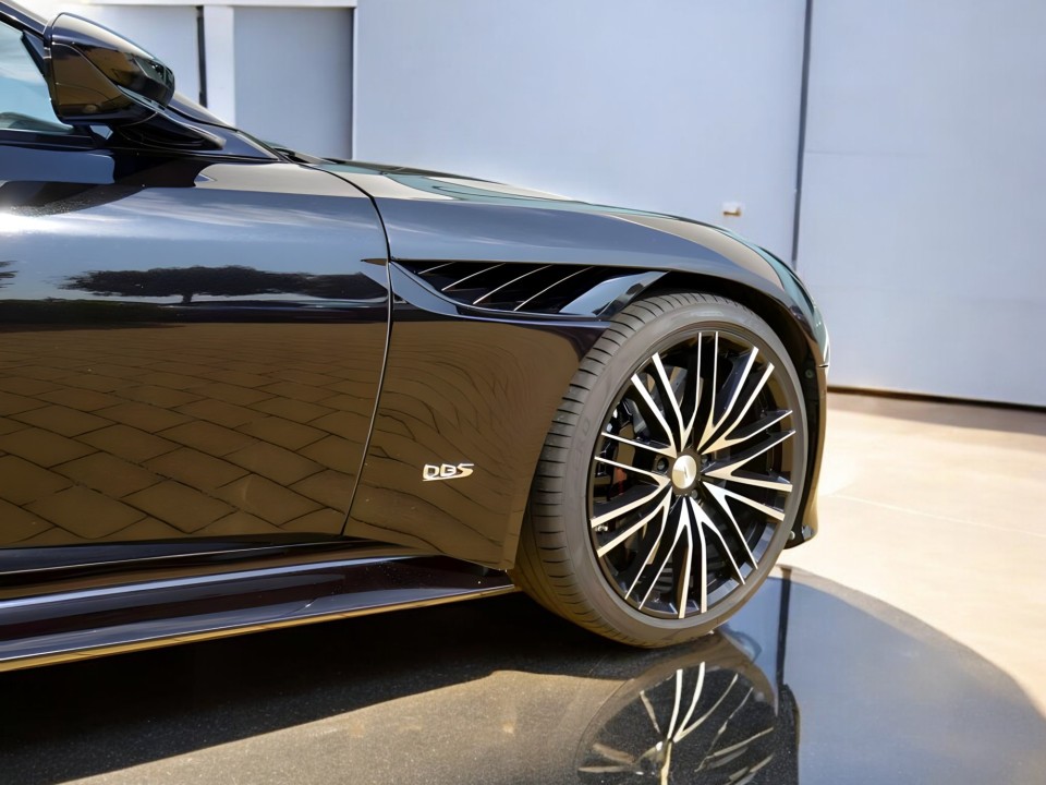 Aston Martin DBS V12 Coupe - foto 17