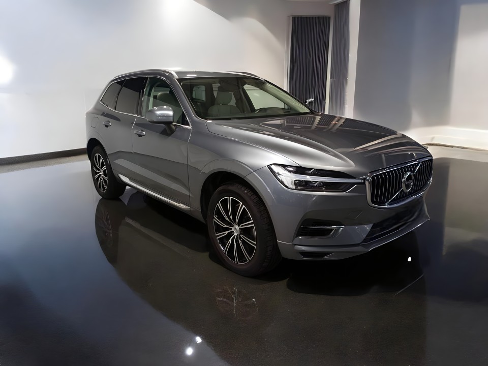 Volvo XC 60 T8 AWD (2)