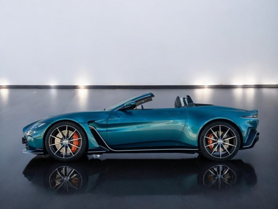 Aston Martin Vantage V12 Roadster (3)