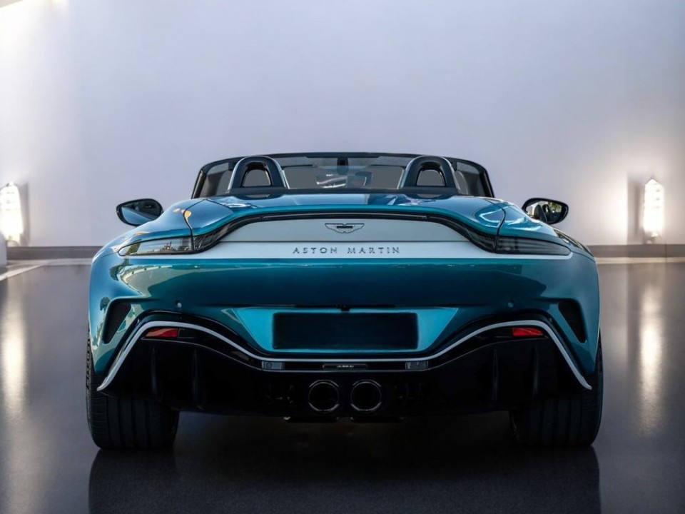 Aston Martin Vantage V12 Roadster (5)