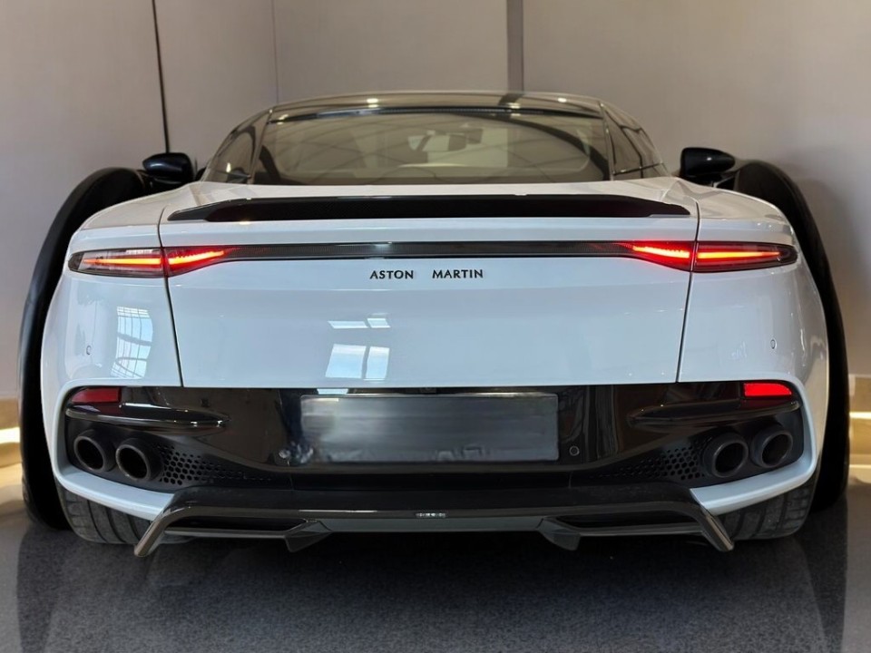 Aston Martin DBS Superleggera (4)