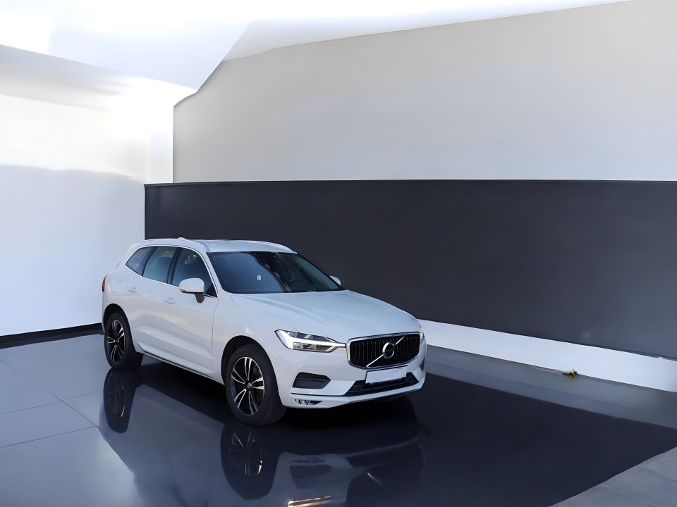 Volvo XC 60 Momentum Pro 2WD (1)