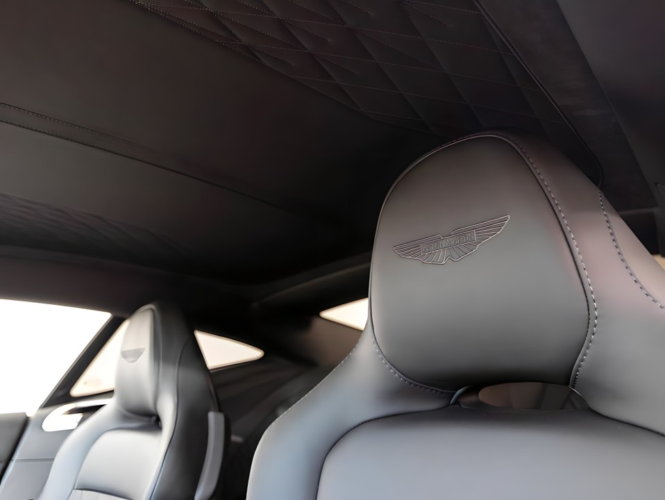 Aston Martin DB12 Volante - foto 11