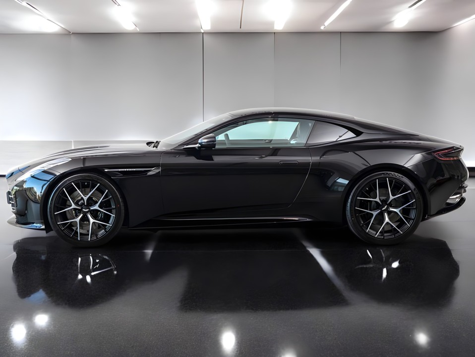 Aston Martin DB12 Volante (5)