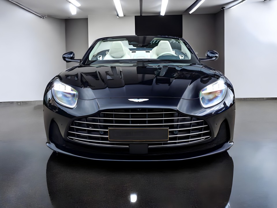 Aston Martin DB12 Volante (4)
