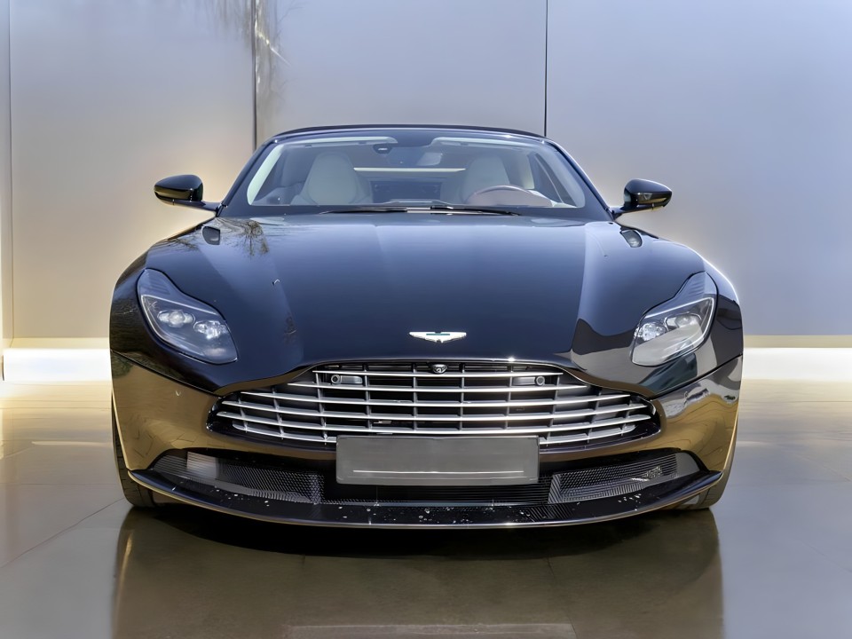 Aston Martin DB11 (2)