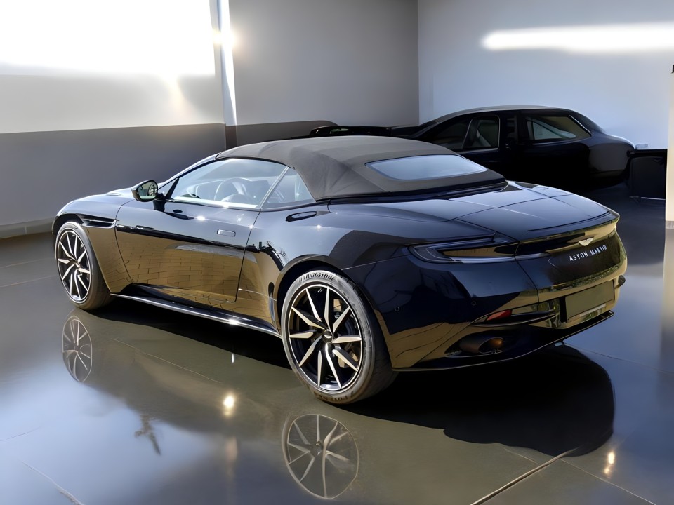 Aston Martin DB11 (4)