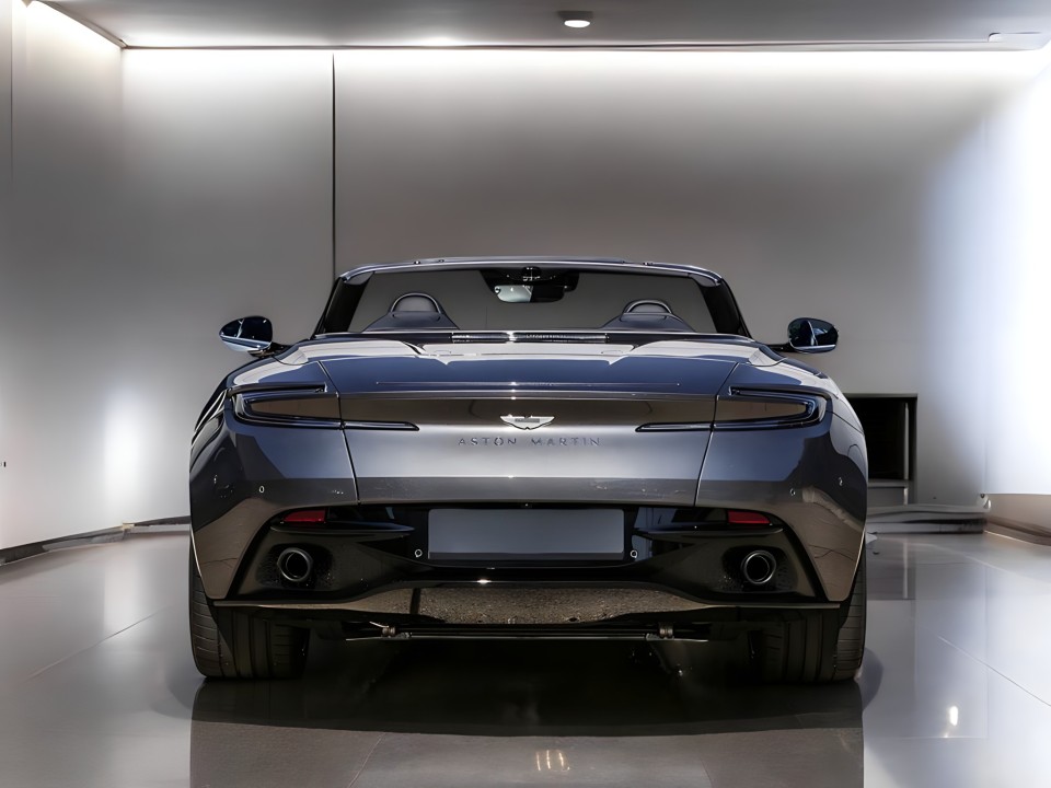 Aston Martin DB12 Volante - foto 8