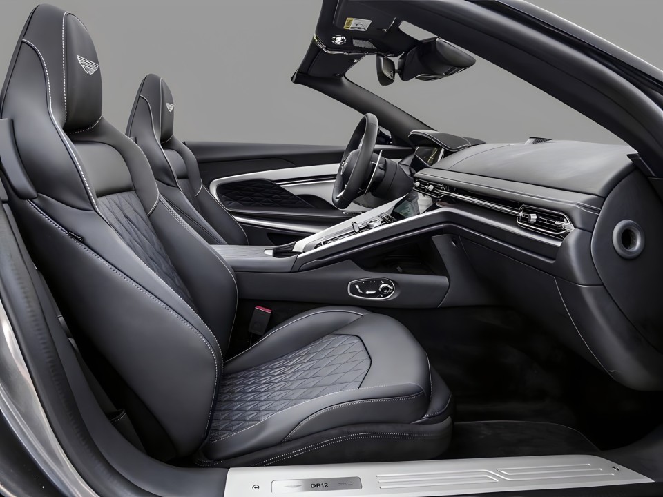 Aston Martin DB12 Volante - foto 13