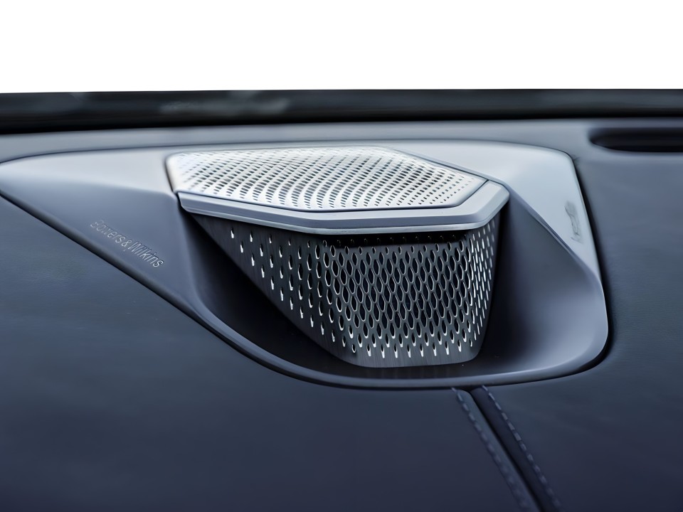 Aston Martin DB12 Volante - foto 24