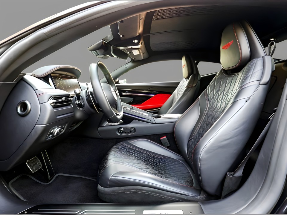 Aston Martin DB12 V8 - foto 9