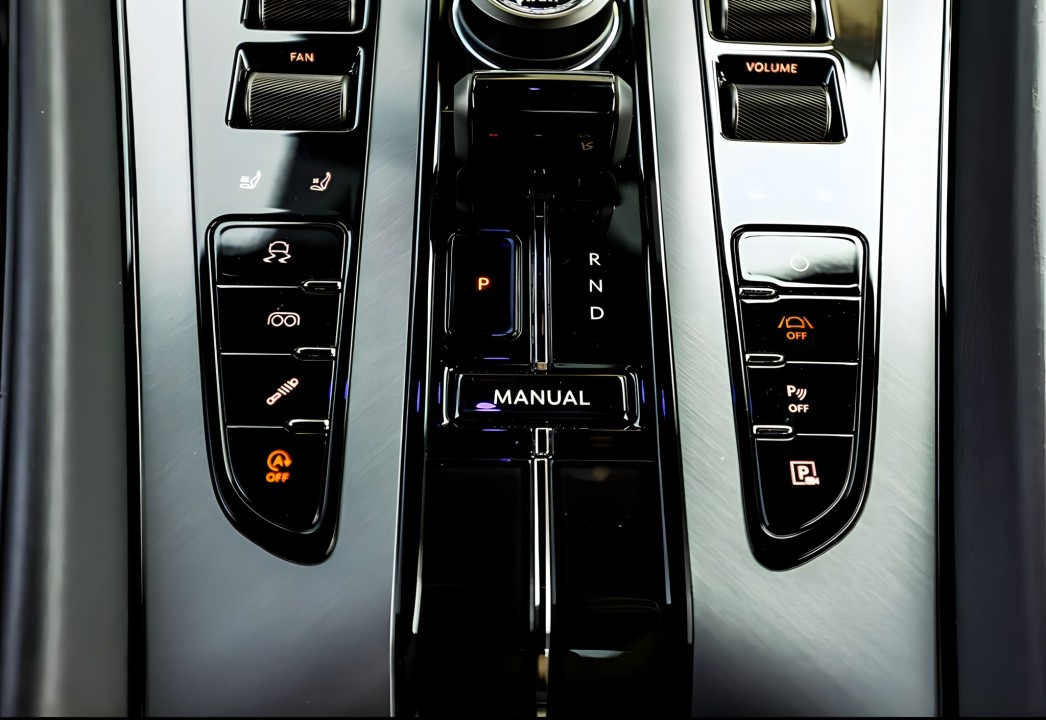 Aston Martin DB12 V8 - foto 20