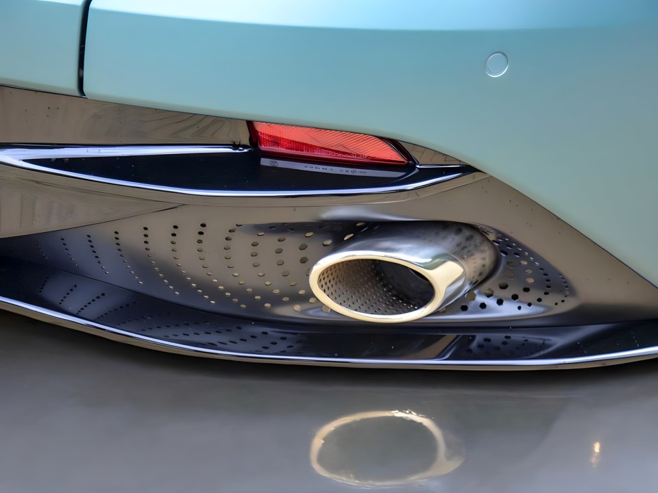 Aston Martin DB12 Coupe - foto 22