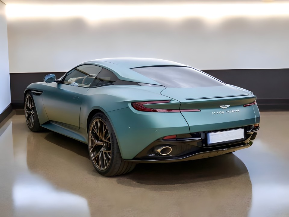 Aston Martin DB12 Coupe (3)