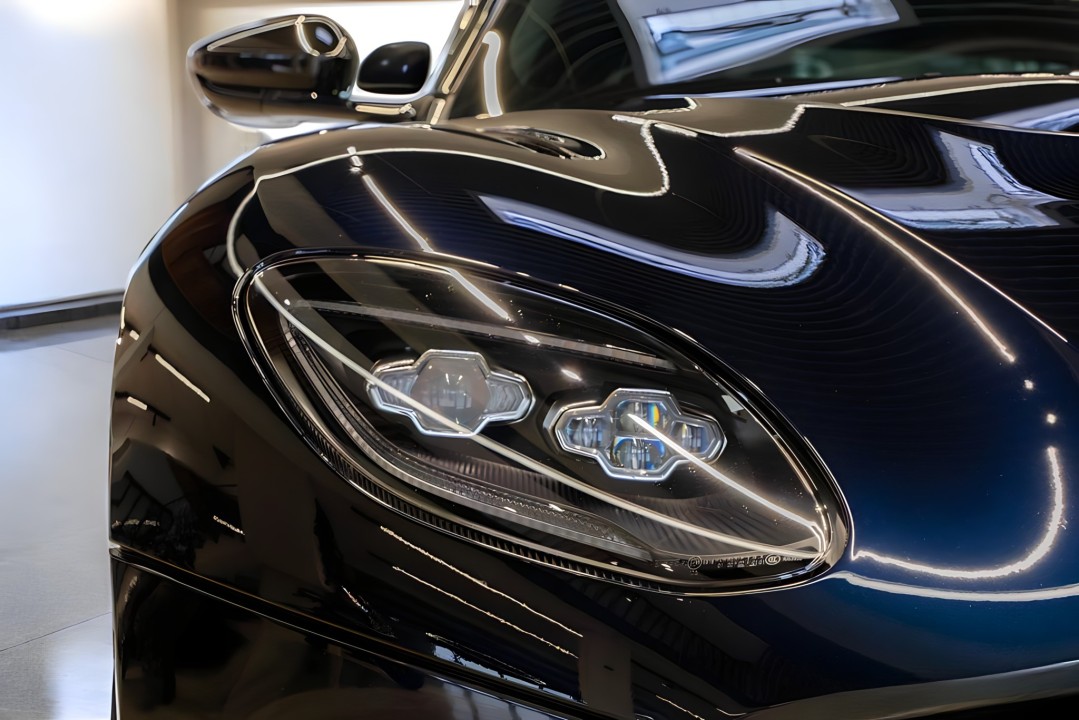 Aston Martin DBS 770 - foto 26