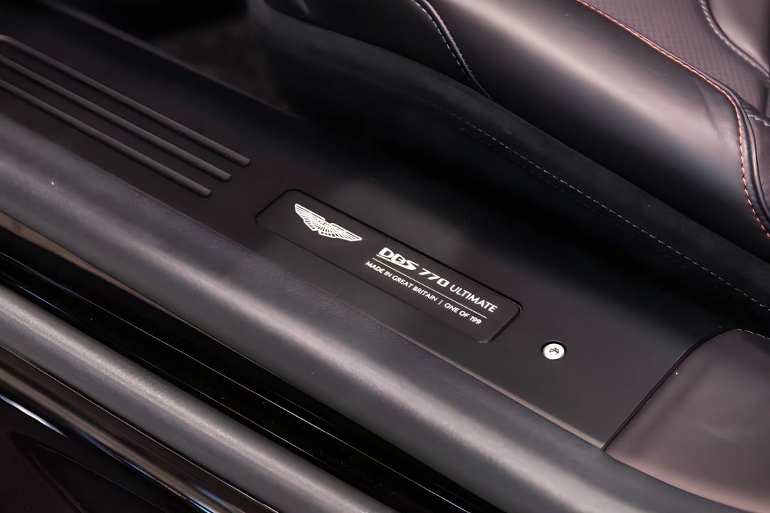 Aston Martin DBS 770 Volante - foto 18