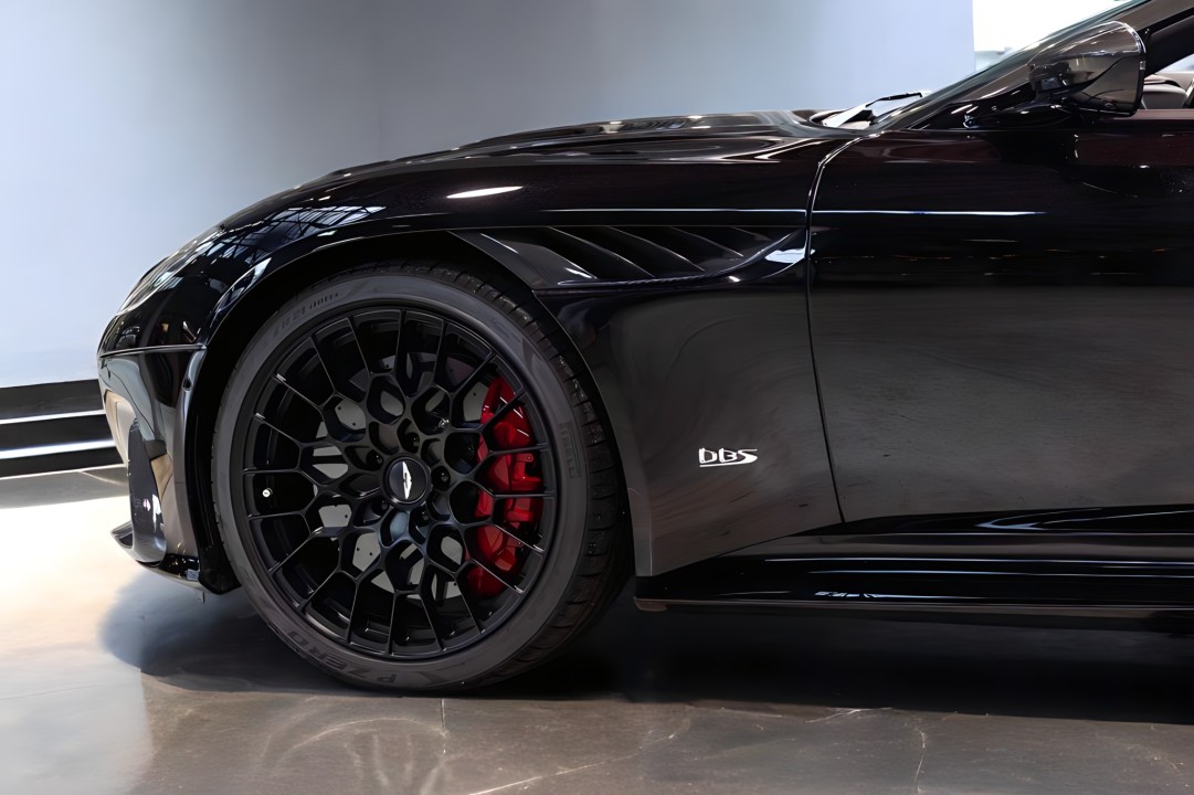 Aston Martin DBS 770 Volante - foto 26
