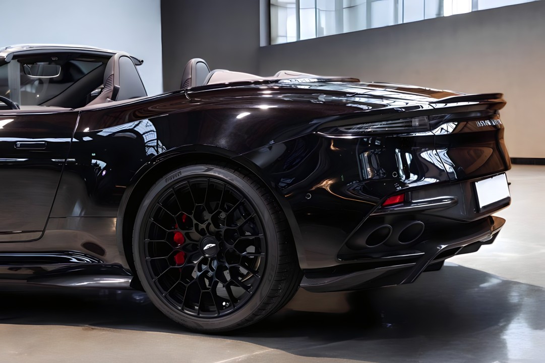 Aston Martin DBS 770 Volante - foto 27