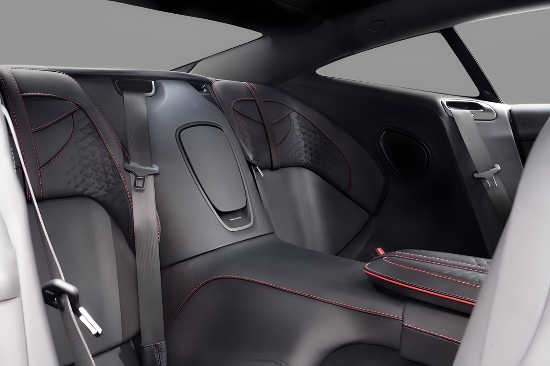 Aston Martin DBS Coupe - foto 11