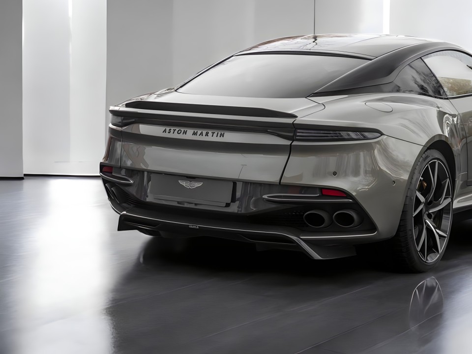 Aston Martin DBS (5)