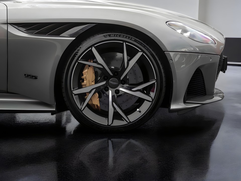 Aston Martin DBS - foto 25