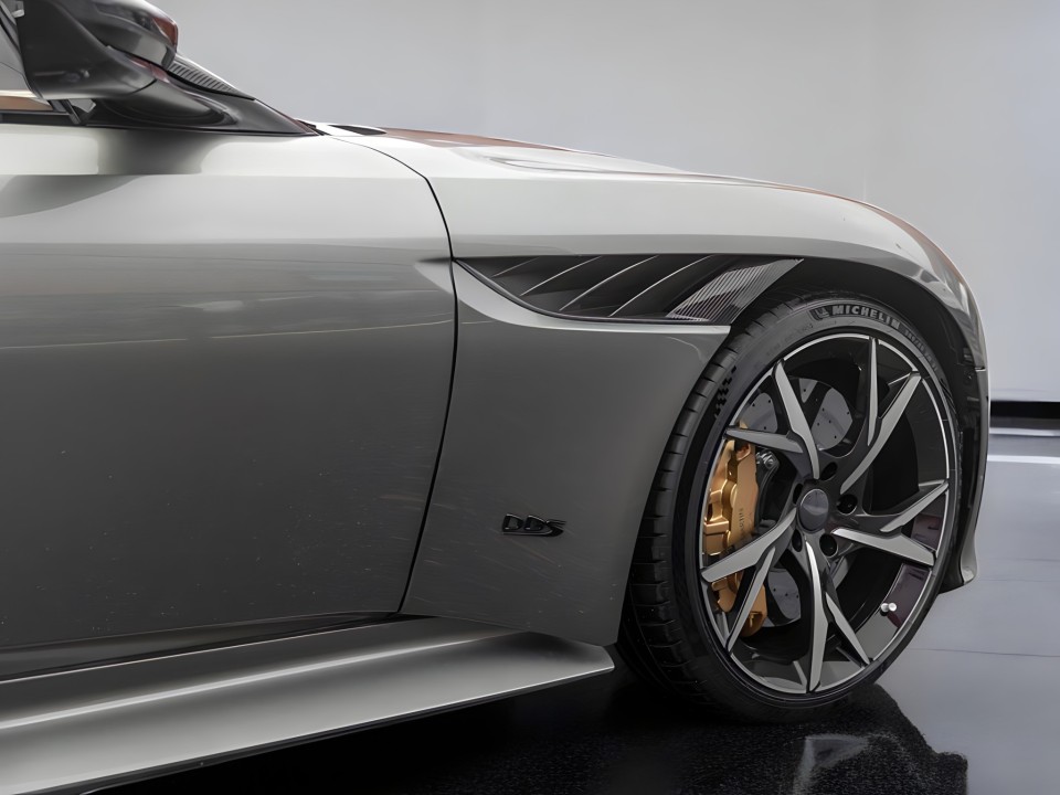 Aston Martin DBS - foto 26