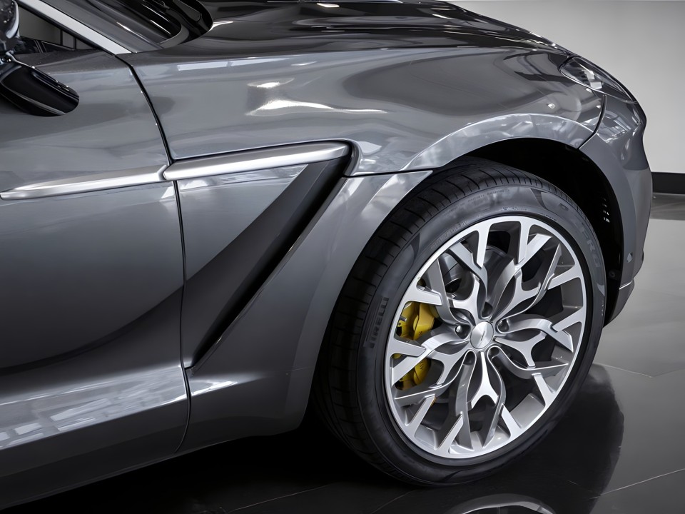 Aston Martin DBX - foto 12