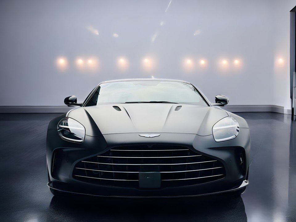 Aston Martin Vantage V8 (2)
