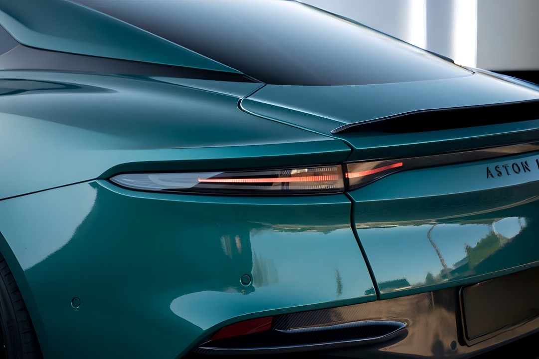 Aston Martin DBS Superleggera - foto 17