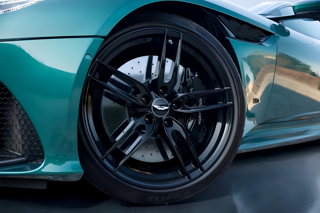 Aston Martin DBS Superleggera - foto 19