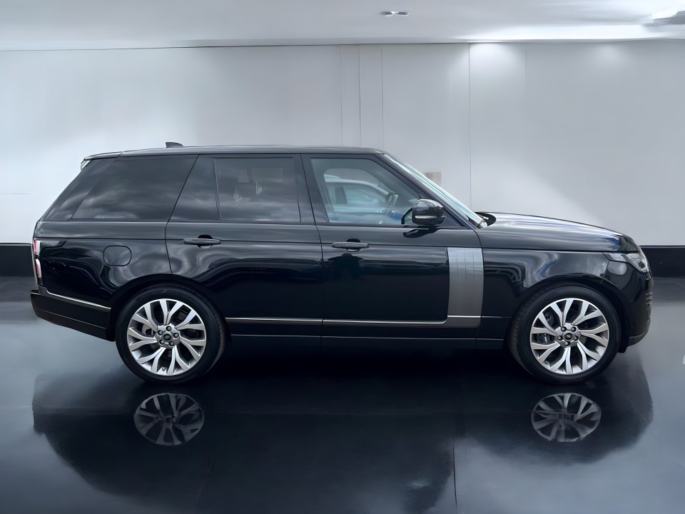 Land Rover Range Rover Vogue P400 Autobiography (2)