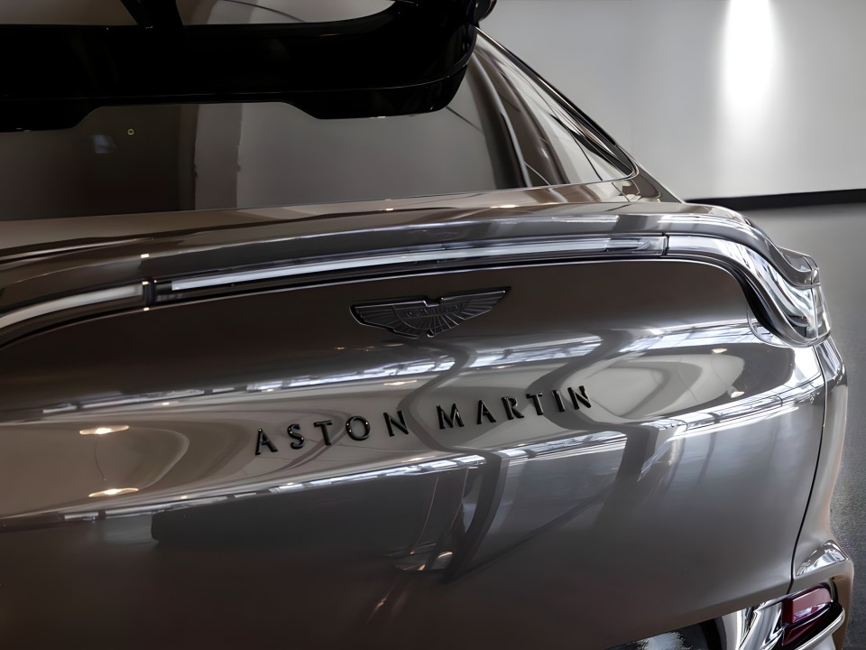 Aston Martin DBX 707 - foto 9