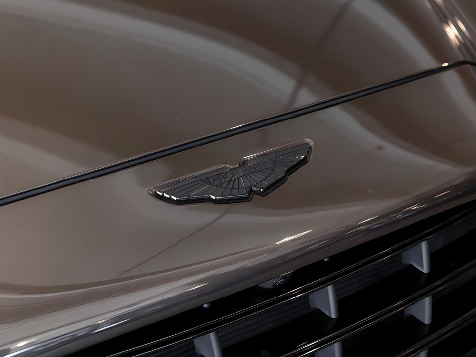 Aston Martin DBX 707 - foto 8