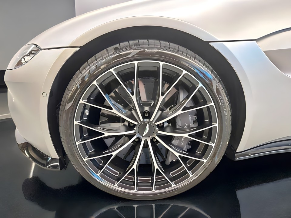 Aston Martin Vantage V8 - foto 19
