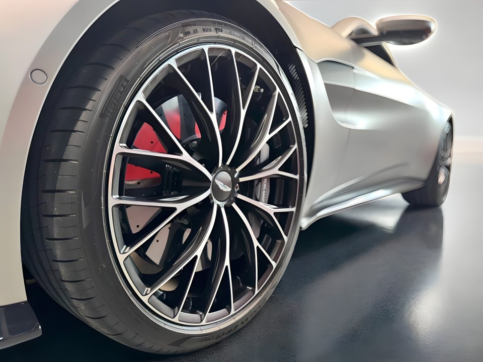 Aston Martin Vantage V8 - foto 18