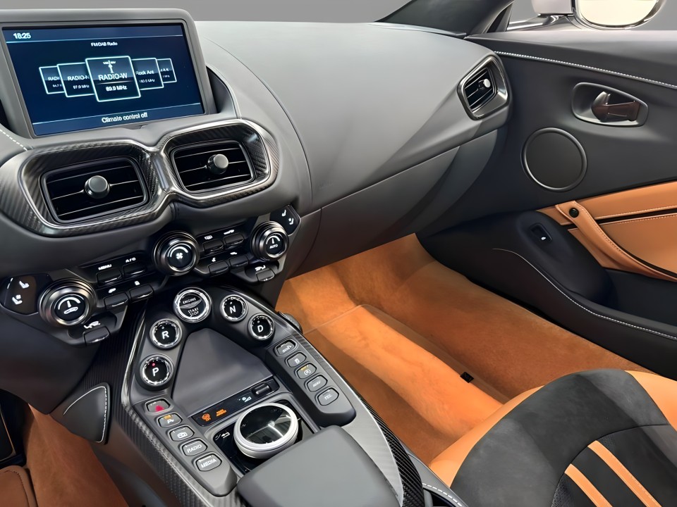 Aston Martin Vantage V8 - foto 13