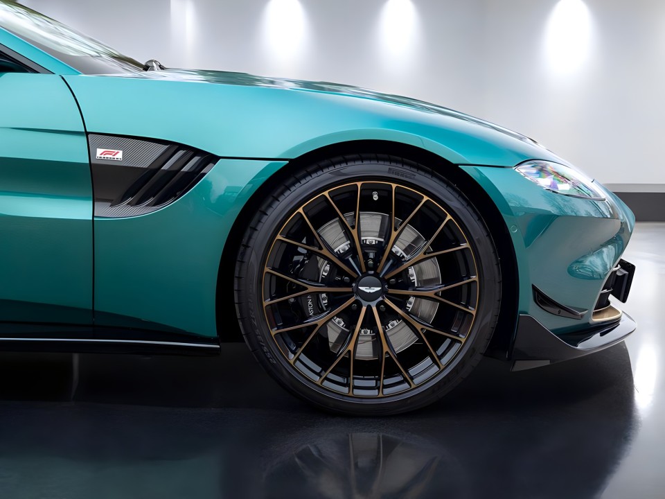Aston Martin Vantage V8 F1 Coupe - foto 24