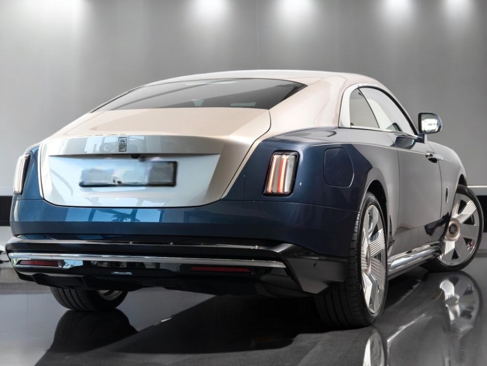 Rolls-Royce Spectre (2)