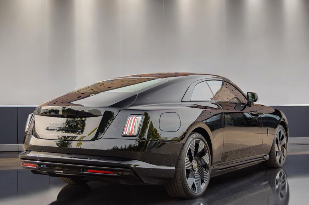 Rolls-Royce Spectre (3)