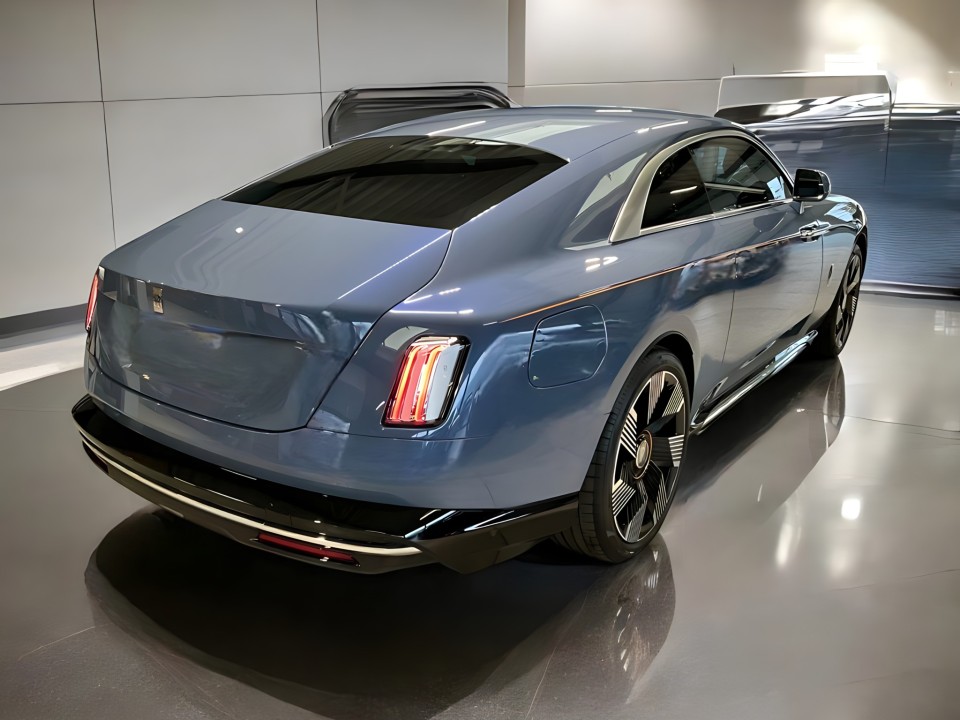 Rolls-Royce Spectre (2)