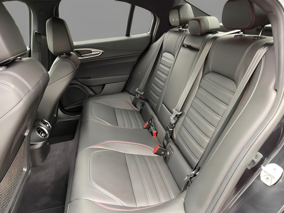 Alfa Romeo Giulia Q4 - foto 13