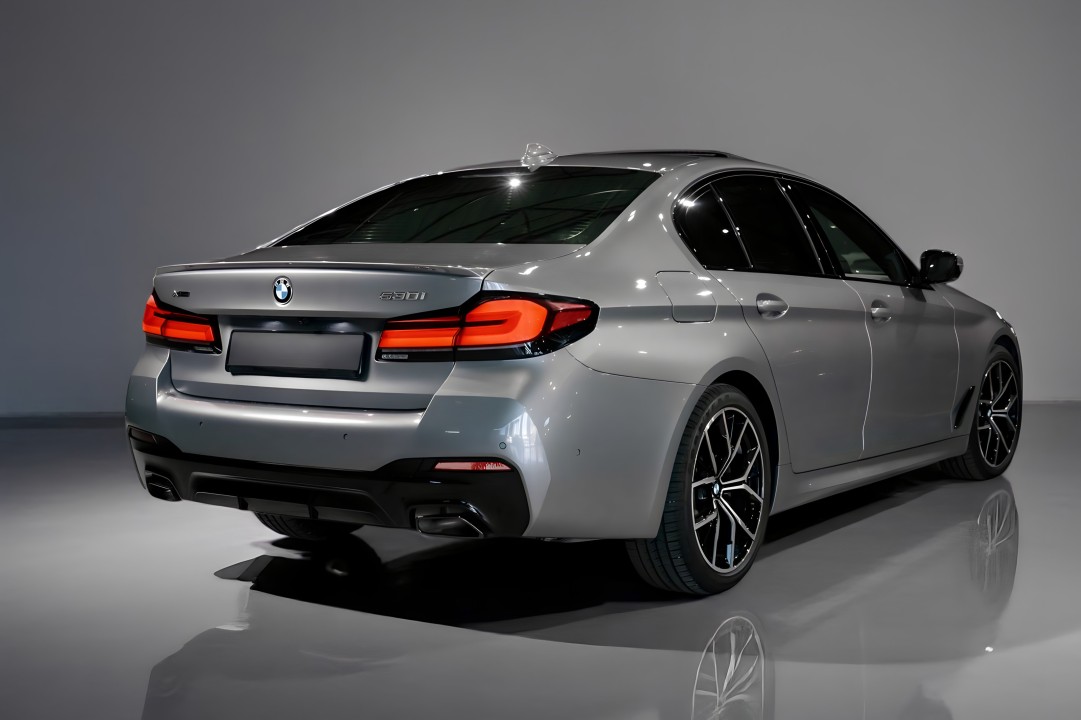 BMW Seria 5 530i xDrive M-Sport (2)